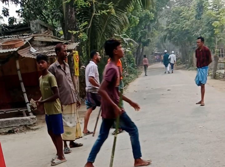 কুষ্টিয়া সদর বৃত্তিপাড়াগ্রামে ঈদের  নামাজ পড়াকে কেন্দ্র করে ২-পক্ষের সংঘ*র্ষ 