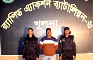 সাভারে চাঞ্চল্যকর গৃহবধূ ধ*র্ষনের প্রধান আসামিকে গ্রেফতার করেছে র‌্যাব-৬